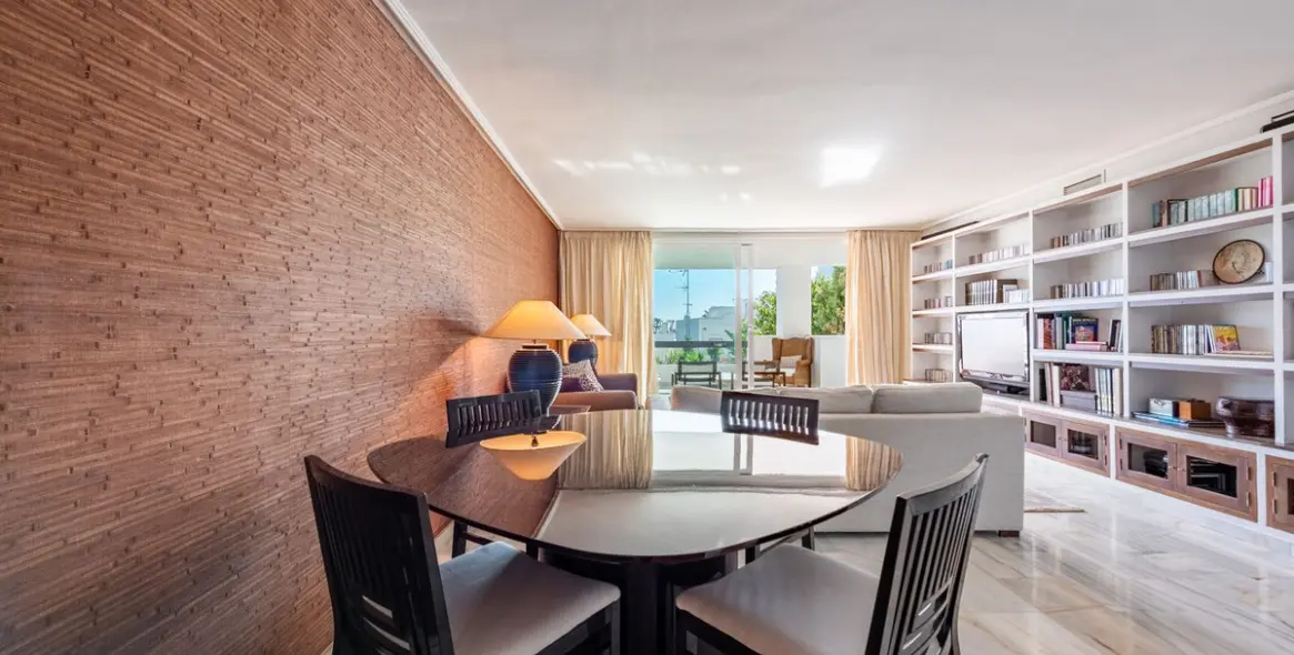 Продажа апартаментов на среднем этаже в Bel Air 5