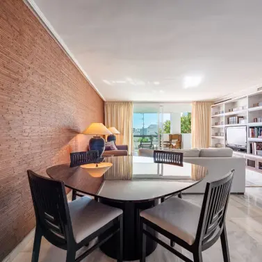 Venta de apartamento en planta media en Bel Air