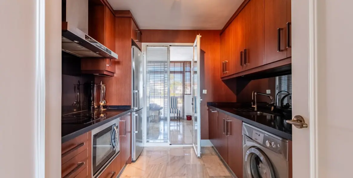 Продажа апартаментов на среднем этаже в Bel Air 6