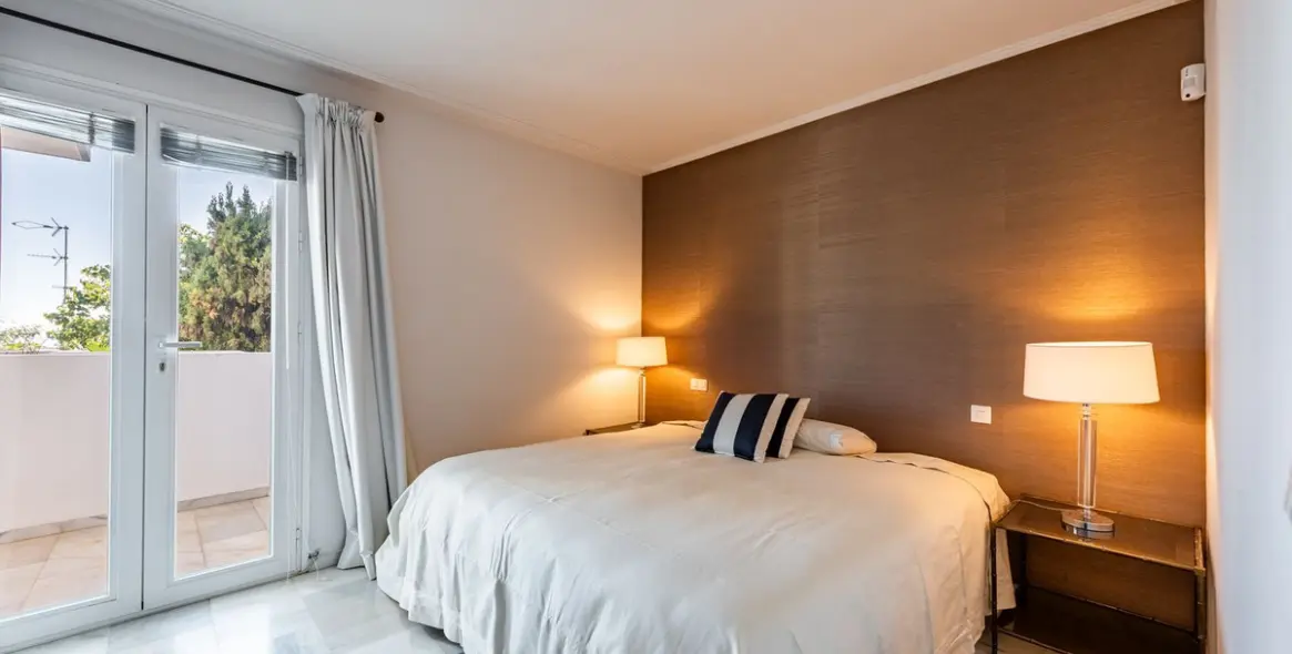 Продажа апартаментов на среднем этаже в Bel Air 7