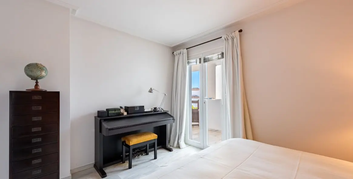 Продажа апартаментов на среднем этаже в Bel Air 8