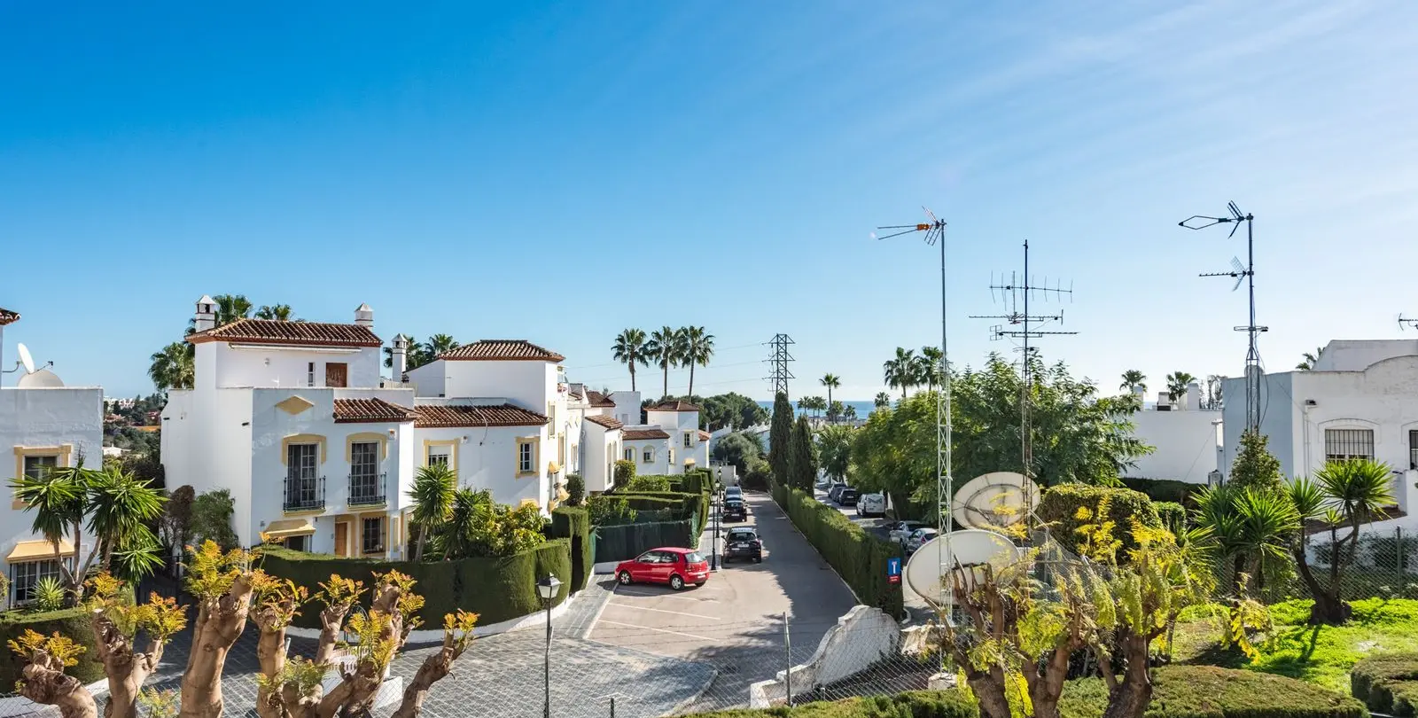 Продажа апартаментов на среднем этаже в Bel Air 18