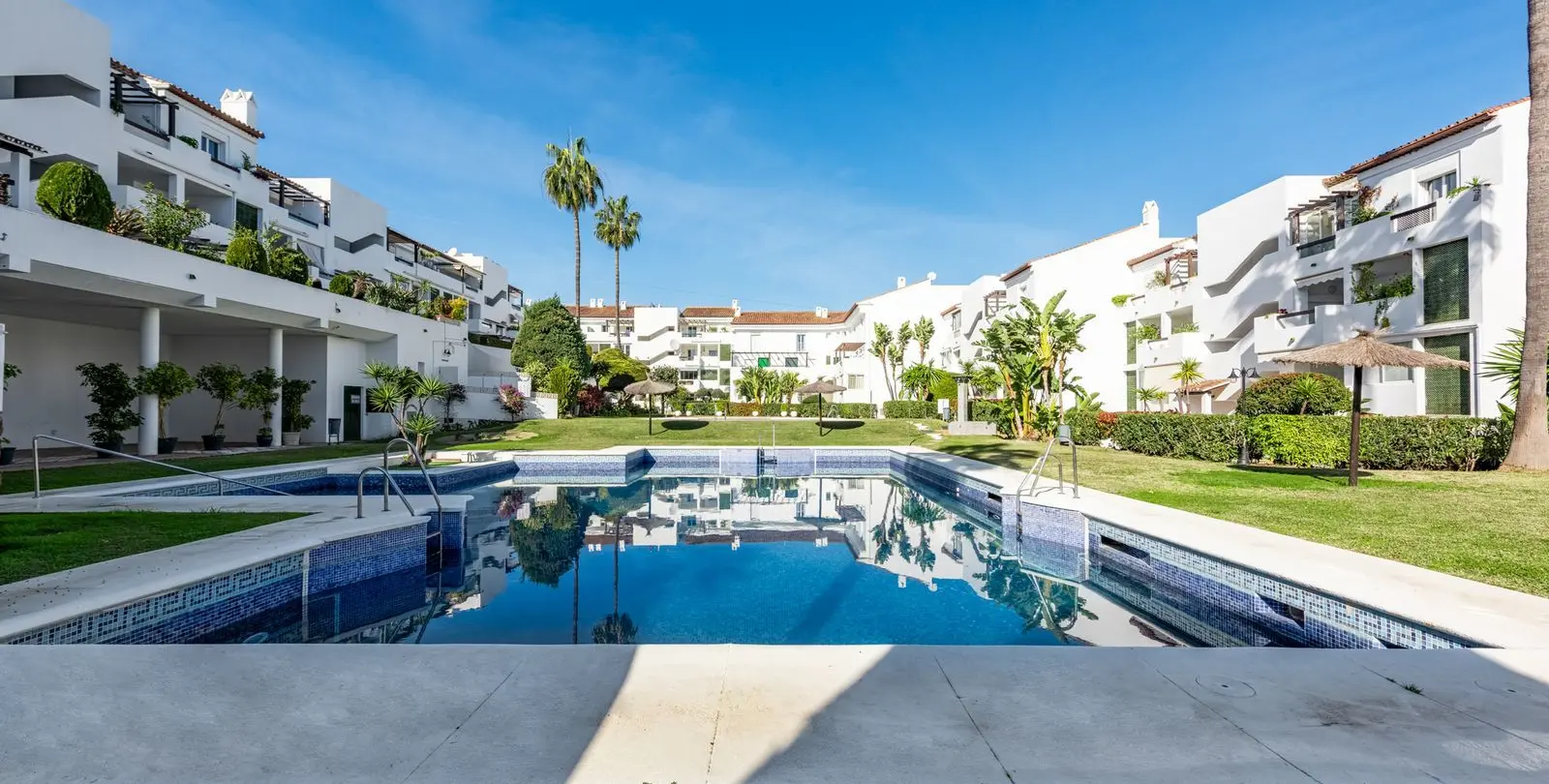 Продажа апартаментов на среднем этаже в Bel Air 19