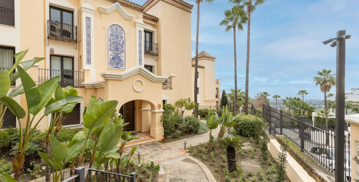 Продажа апартаментов на первом этаже в Benahavís 1