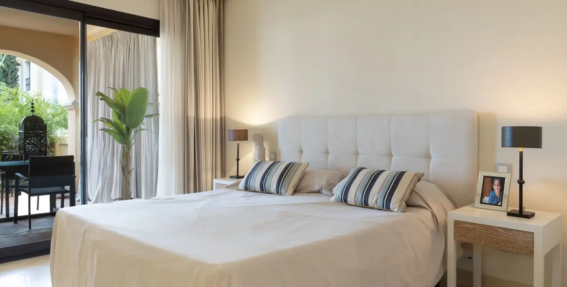 Sale of ground floor apartment in Benahavís 21