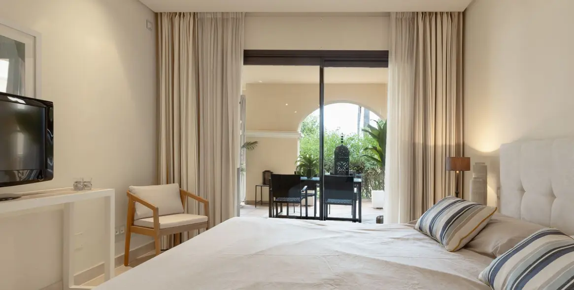 Sale of ground floor apartment in Benahavís 22