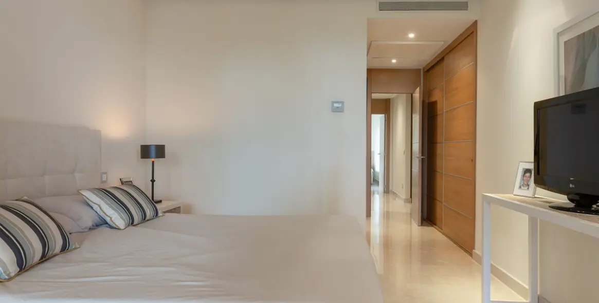 Sale of ground floor apartment in Benahavís 23