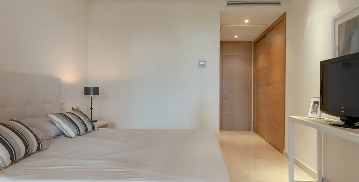 Sale of ground floor apartment in Benahavís 24