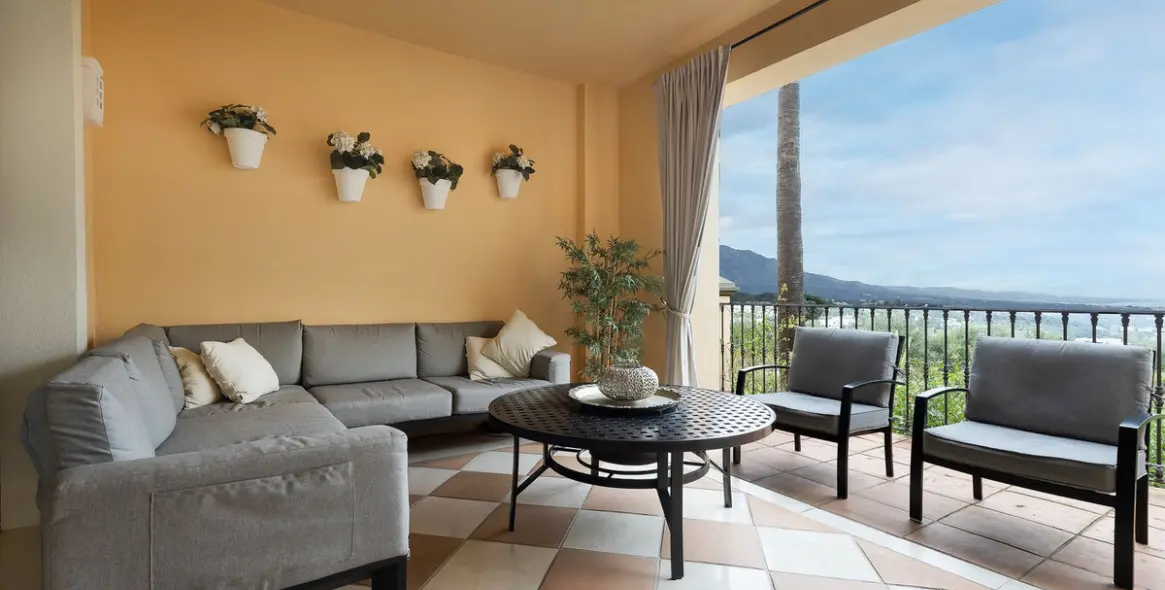 Sale of ground floor apartment in Benahavís 32