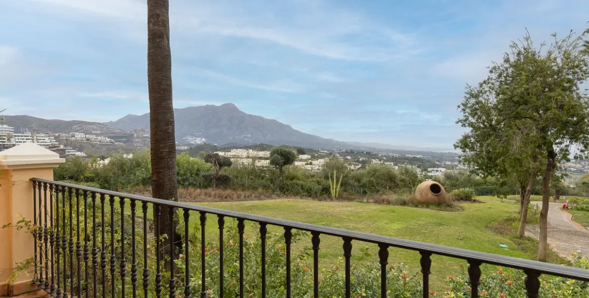 Sale of ground floor apartment in Benahavís 37