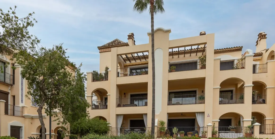 Sale of ground floor apartment in Benahavís 40