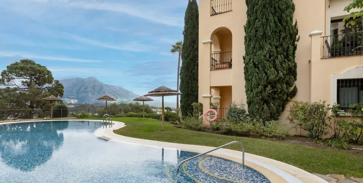 Sale of ground floor apartment in Benahavís 43