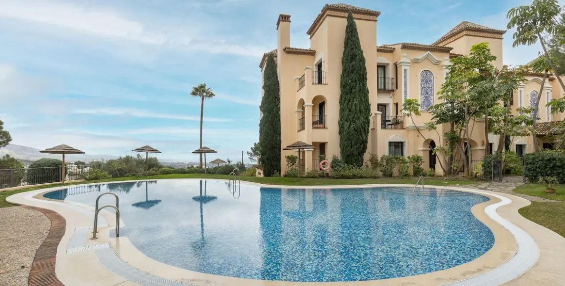 Sale of ground floor apartment in Benahavís 44