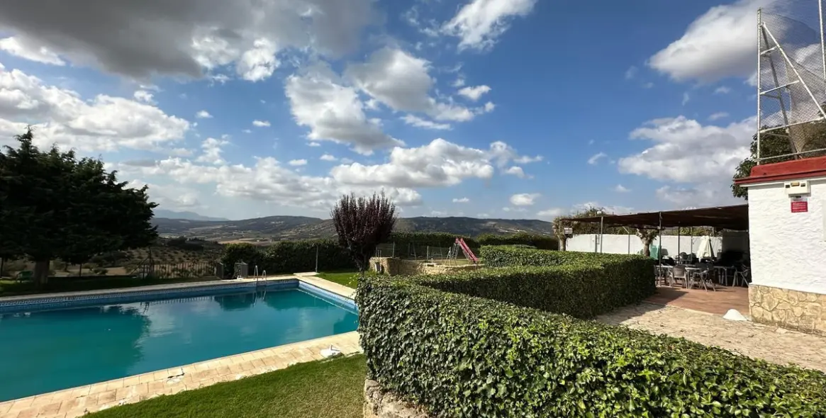 Sale of business in Ronda 22