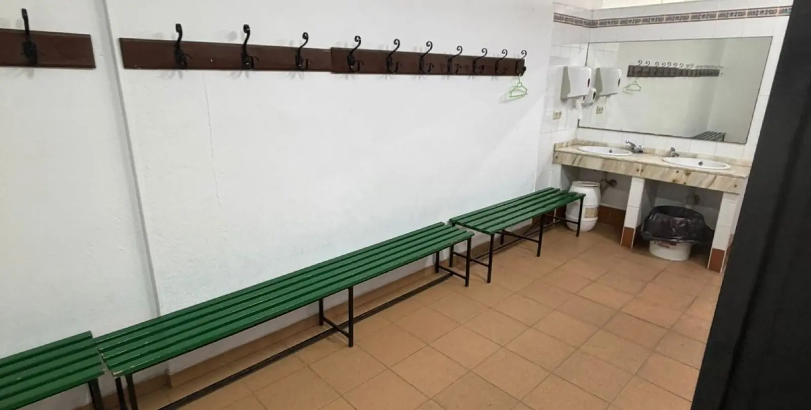 Sale of business in Ronda 25