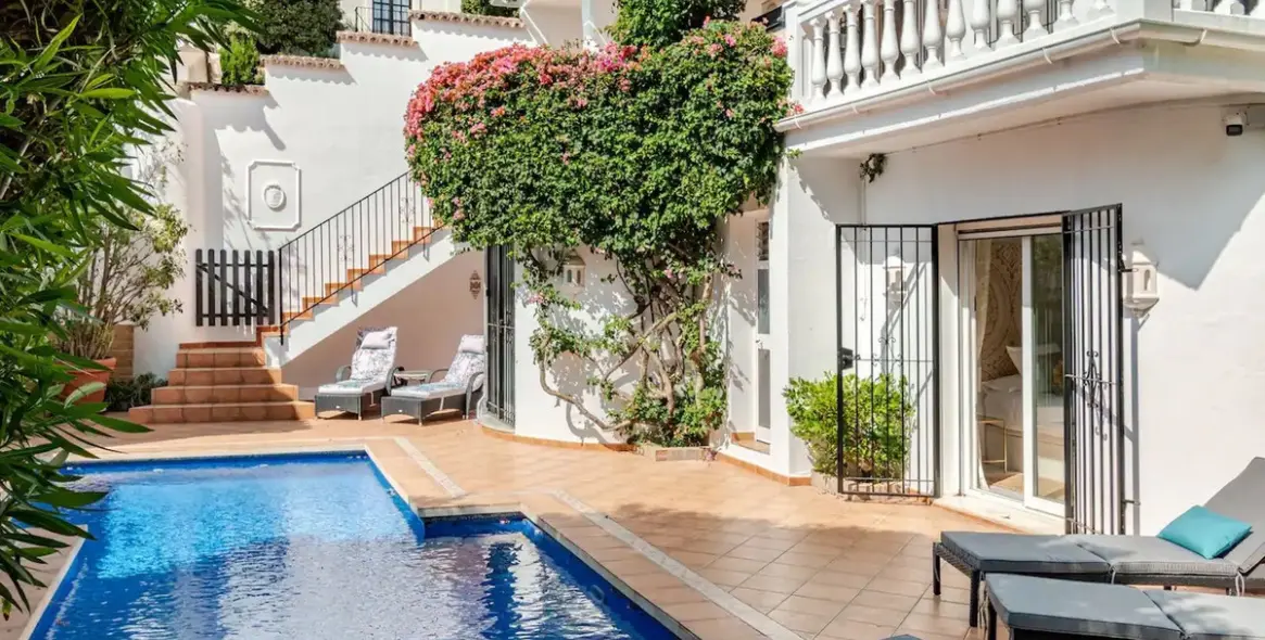 Sale of detached villa in Nagüeles 2