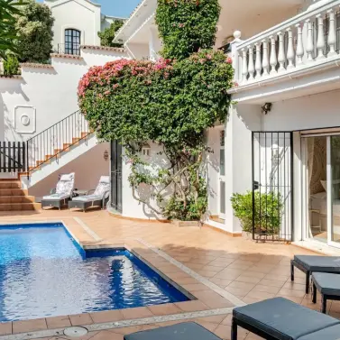 Sale of detached villa in Nagüeles