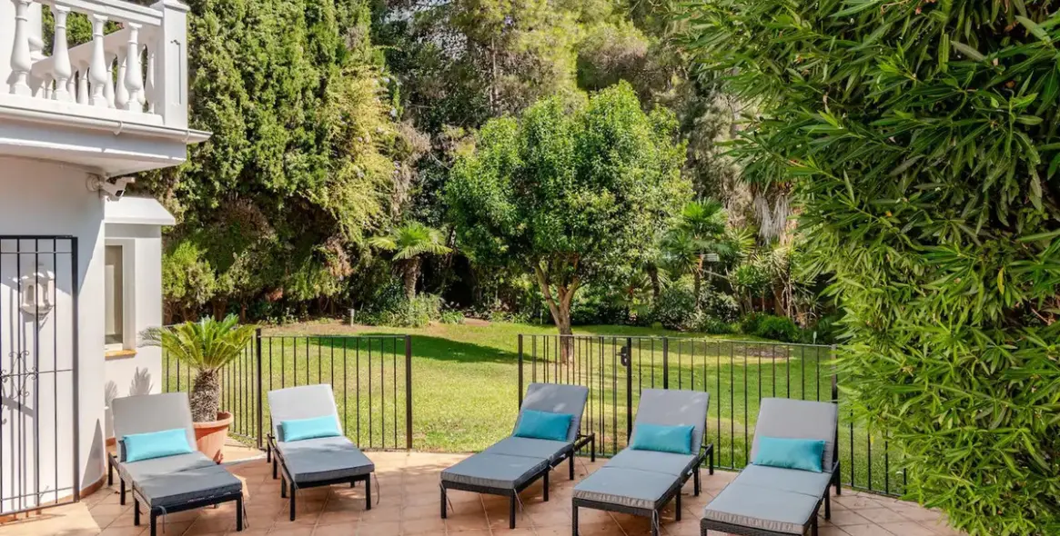 Sale of detached villa in Nagüeles 3