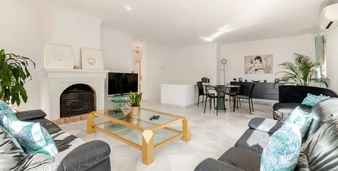 Sale of detached villa in Nagüeles 5