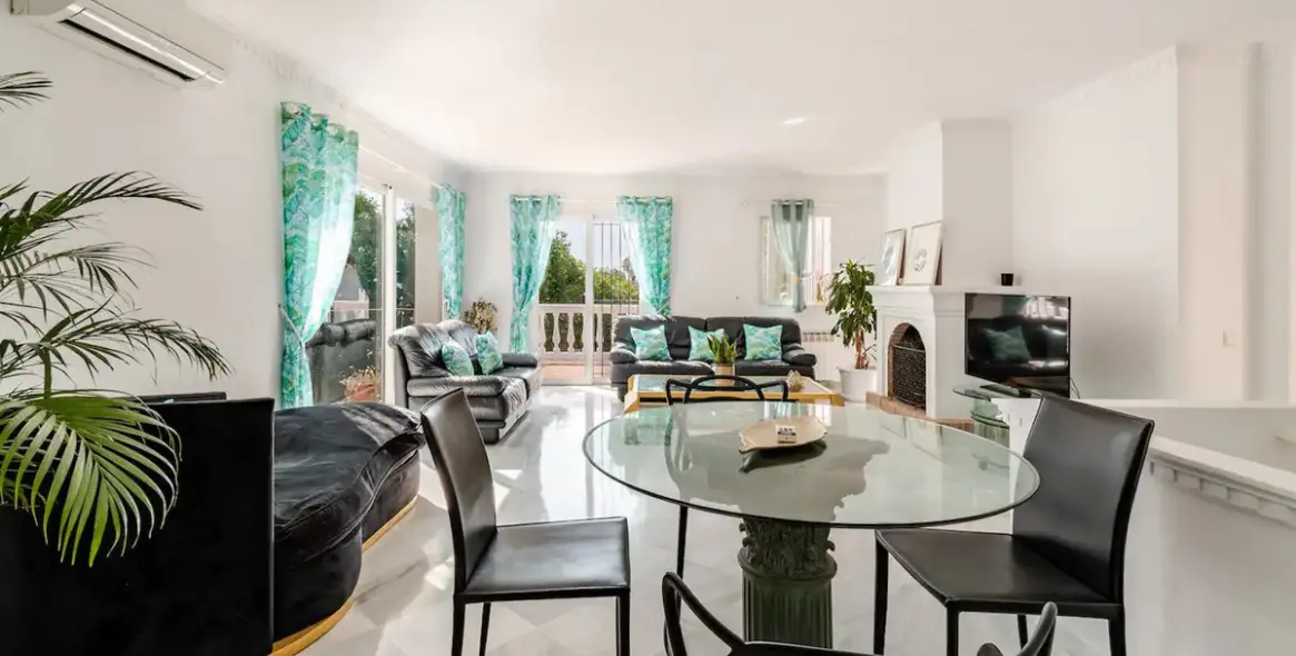 Sale of detached villa in Nagüeles 6