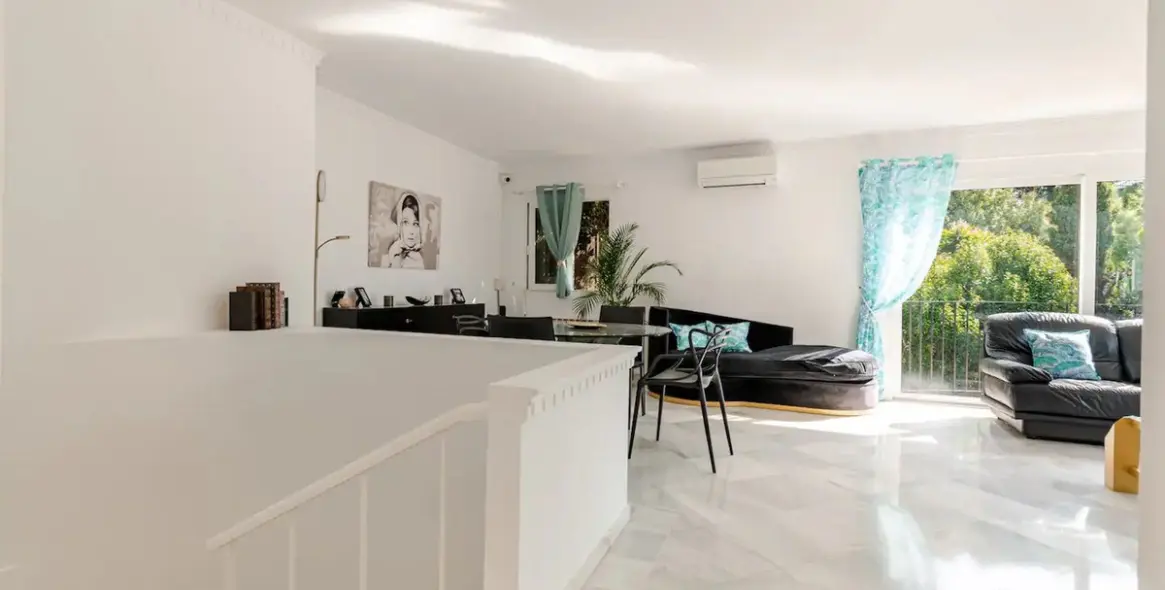 Sale of detached villa in Nagüeles 9