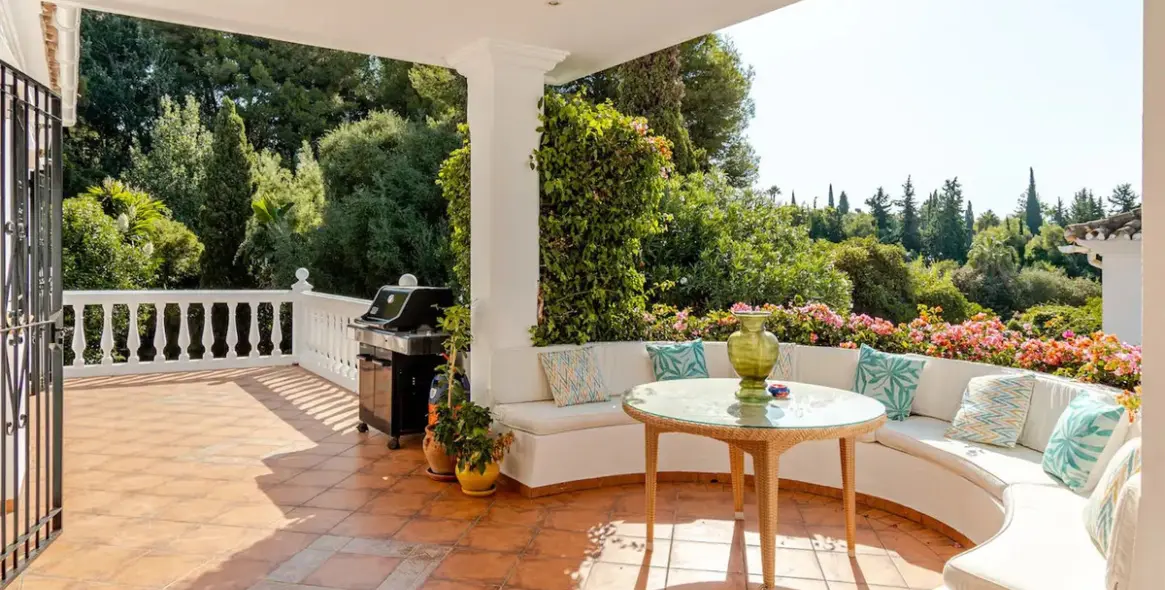 Sale of detached villa in Nagüeles 10