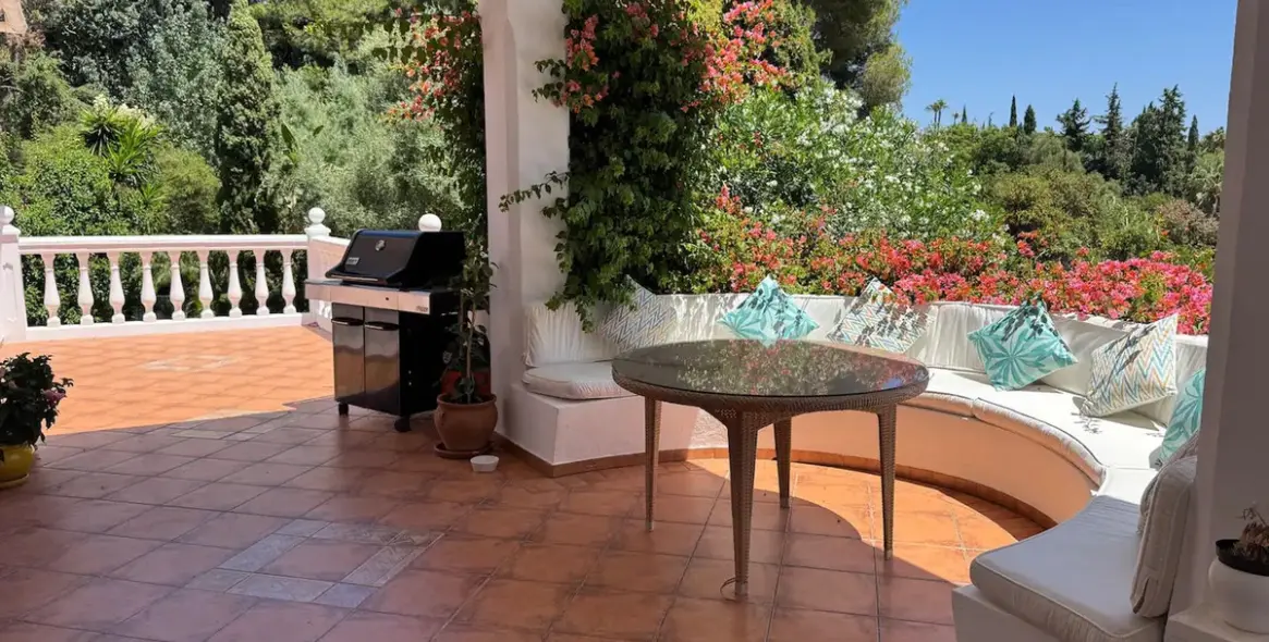 Sale of detached villa in Nagüeles 11