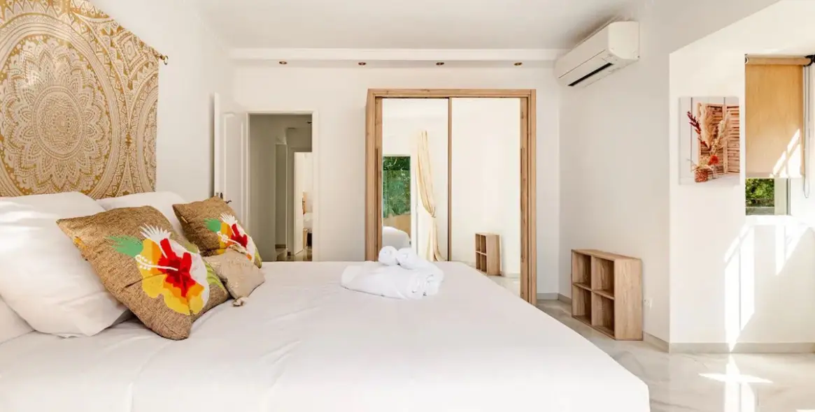 Sale of detached villa in Nagüeles 12