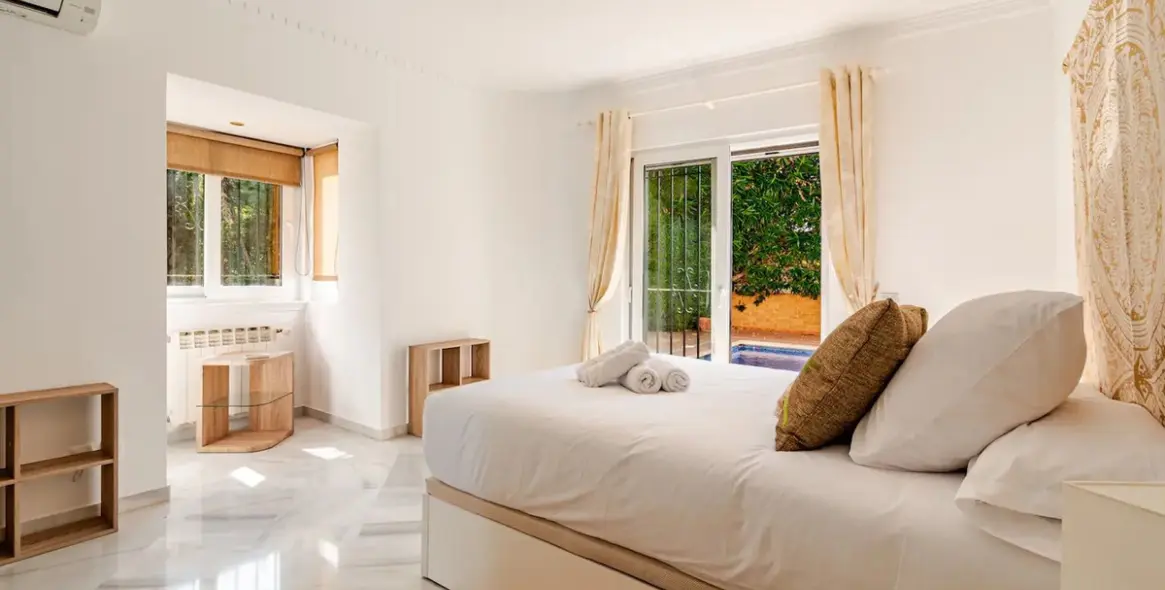 Sale of detached villa in Nagüeles 13