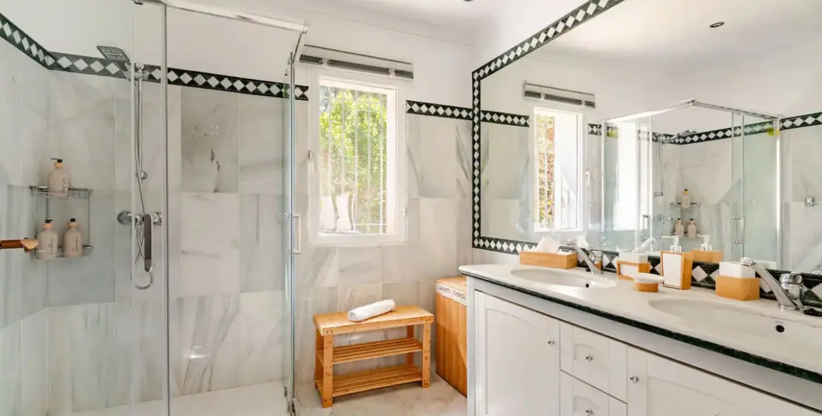 Sale of detached villa in Nagüeles 15