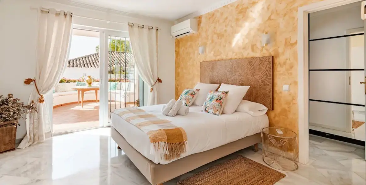 Sale of detached villa in Nagüeles 16