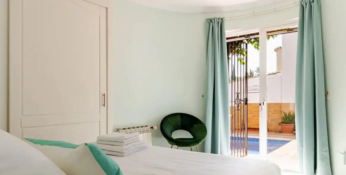 Sale of detached villa in Nagüeles 19