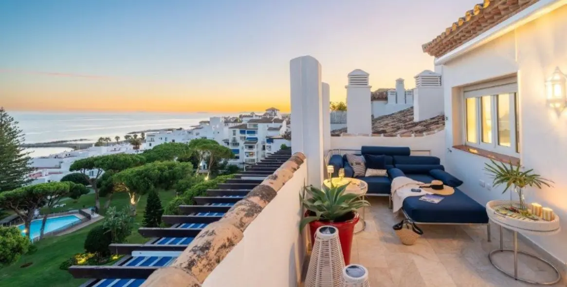 Long-term rent of penthouse duplex in Puerto Banús 1