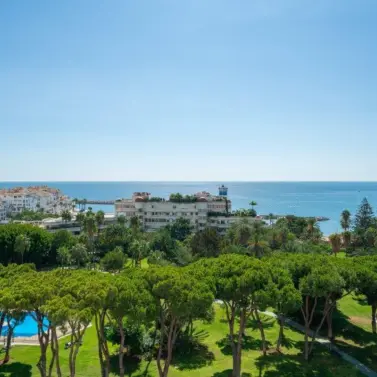 Alquiler a largo plazo de ático dúplex en Puerto Banús