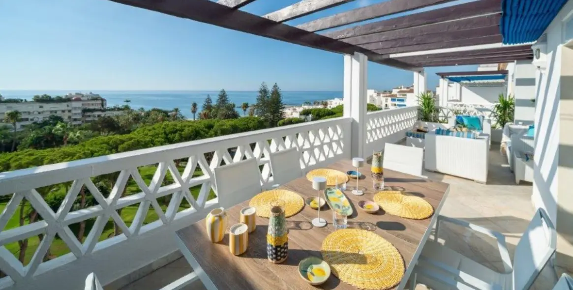 Long-term rent of penthouse duplex in Puerto Banús 3