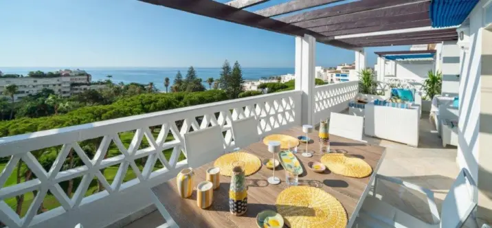 Alquiler a largo plazo de ático dúplex en Puerto Banús 2