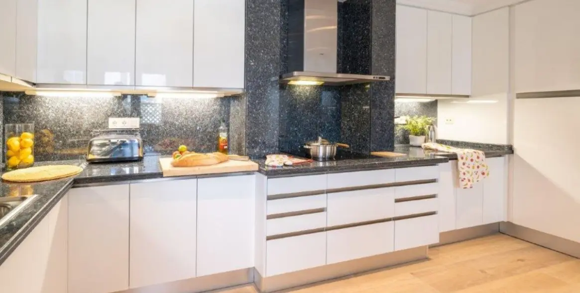 Long-term rent of penthouse duplex in Puerto Banús 7