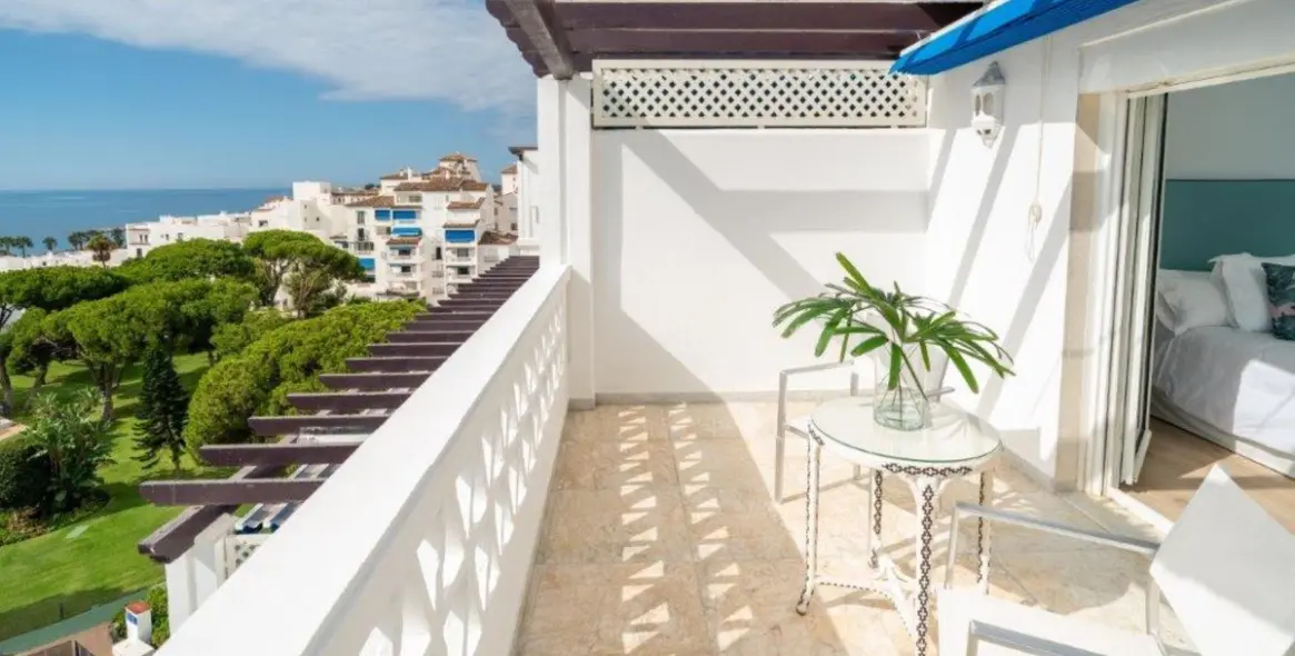 Long-term rent of penthouse duplex in Puerto Banús 25