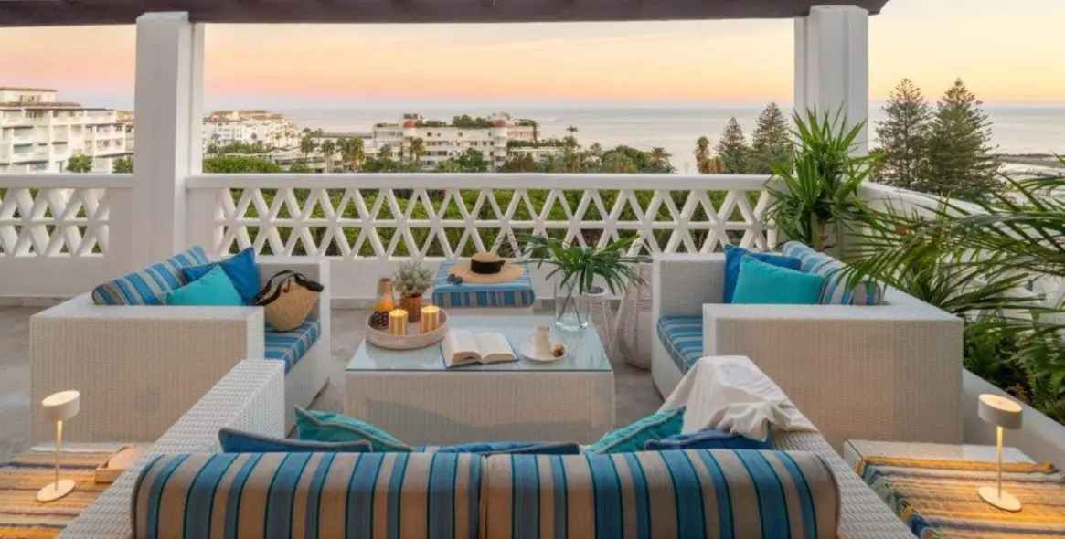 Long-term rent of penthouse duplex in Puerto Banús 41