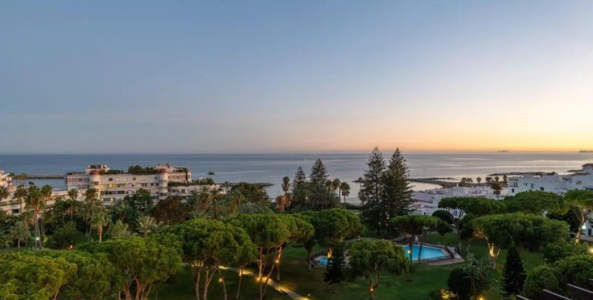 Long-term rent of penthouse duplex in Puerto Banús 43