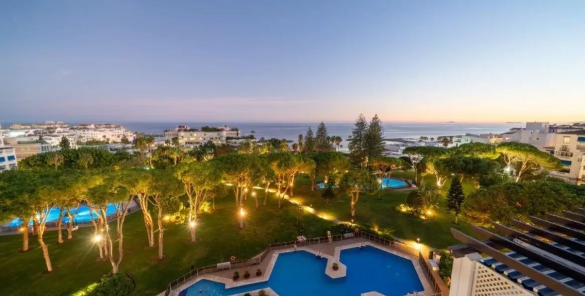 Long-term rent of penthouse duplex in Puerto Banús 45