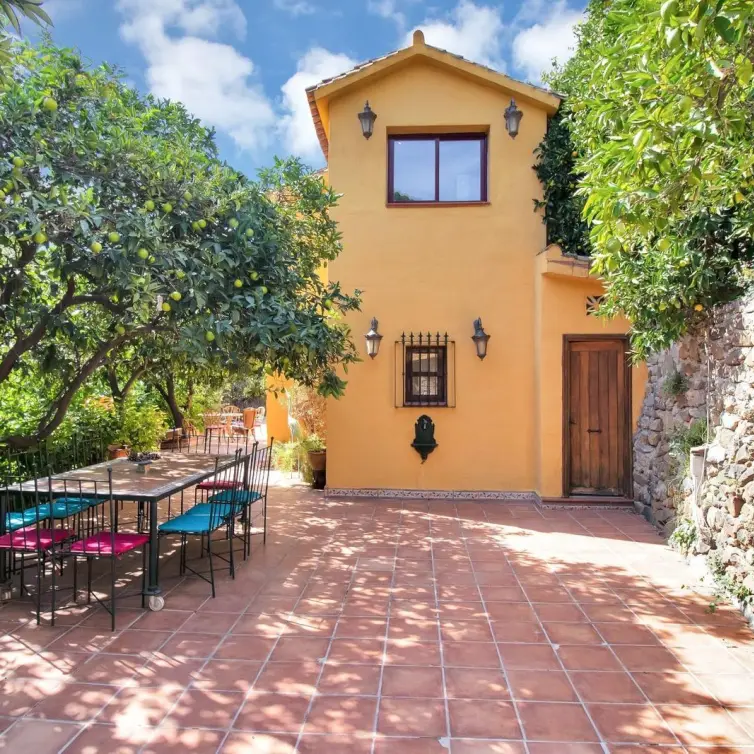Venta de finca - cortijo en Ojen pueblo