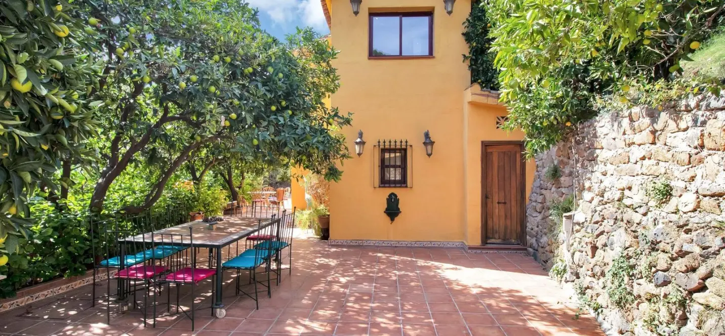 Venta de finca - cortijo en Ojen pueblo 0