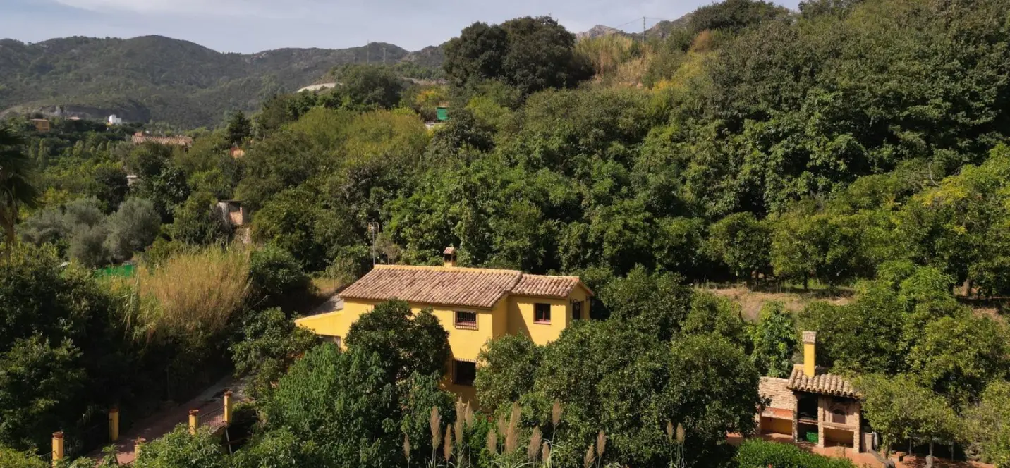 Venta de finca - cortijo en Ojen pueblo 1