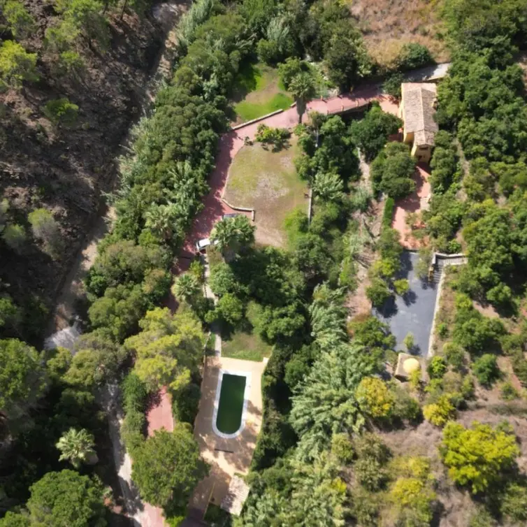 Venta de finca - cortijo en Ojen pueblo