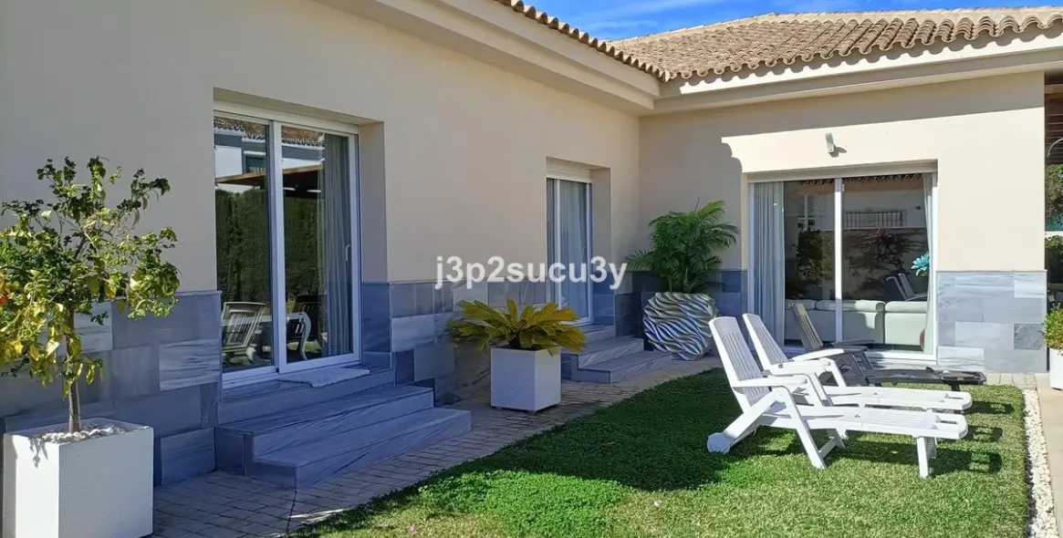 Short-term rent of detached villa in Cortijo Blanco 30