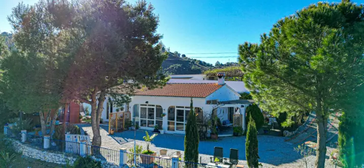 Продажа  отдельно стоящей виллы в Cómpeta 0