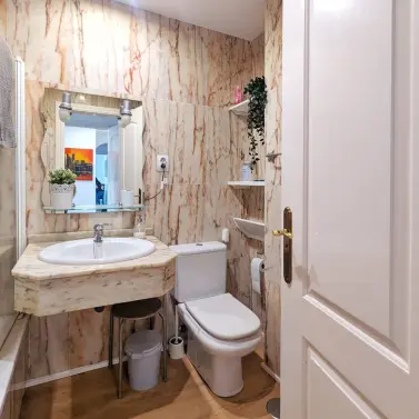 Sale of middle floor apartment in Torrequebrada