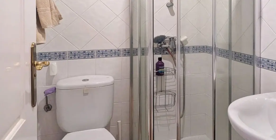 Sale of middle floor apartment in Torrequebrada 2