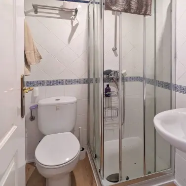 Sale of middle floor apartment in Torrequebrada